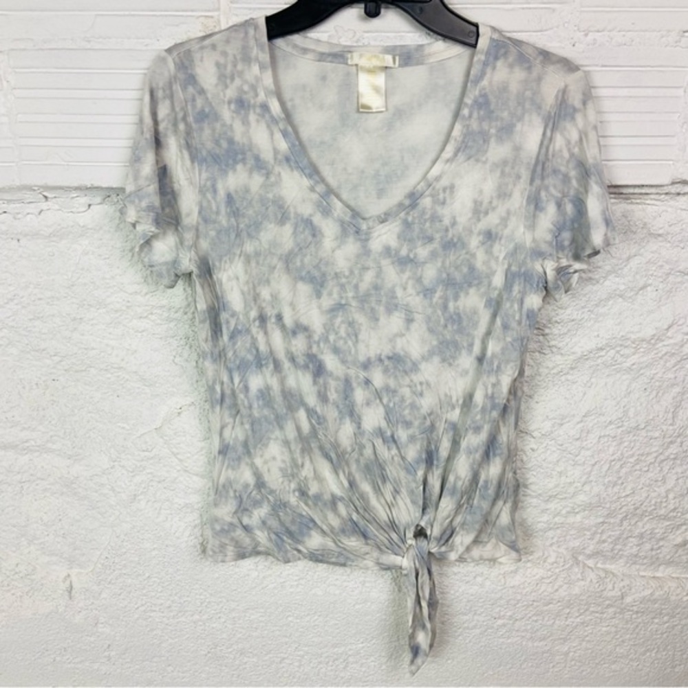 Matty M Blue Tie-Dye cloud print V-Neck stretch tie front Top size small